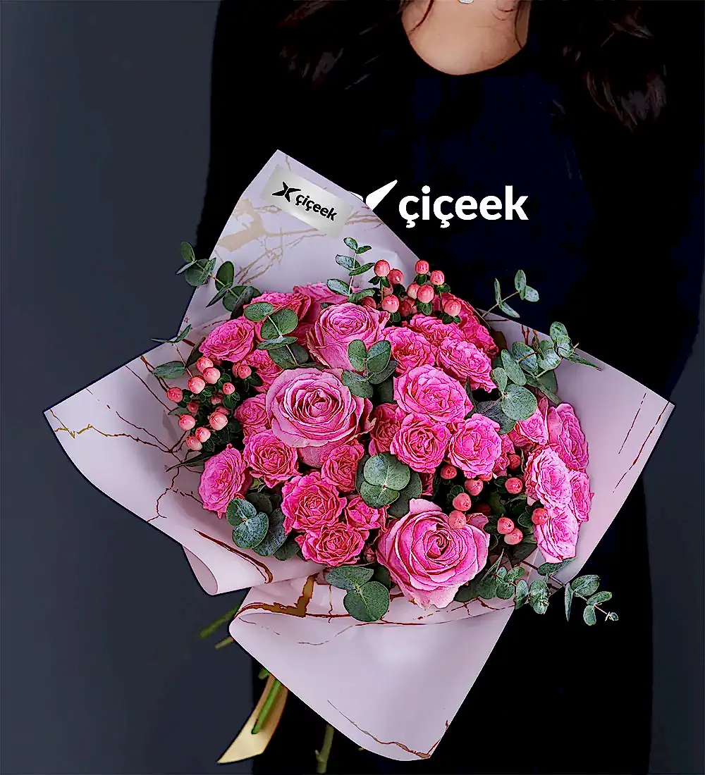 Happy Pembe Güllerden Çiçek Buketi
